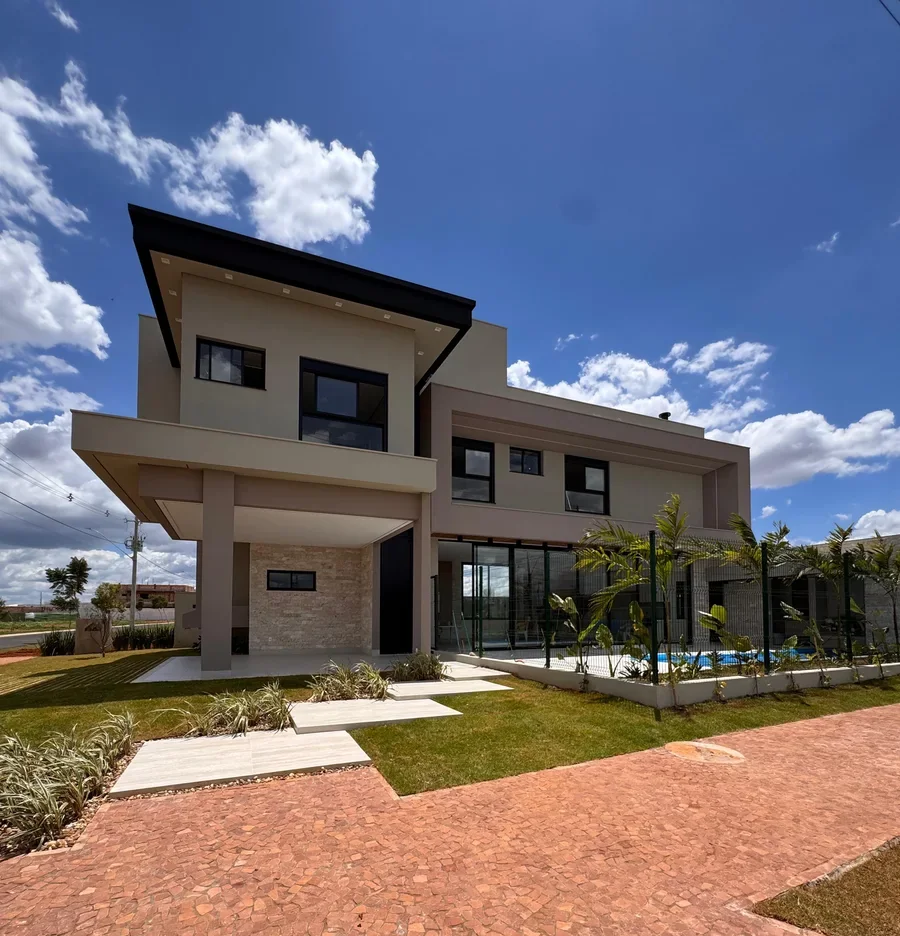 Casa com piscina e área de lazer